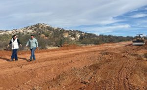 NUESTRA PRESIDENTA REVISA EL AVANCE DE LA OBRA DE CONDUCCIÓN DE AGUA POTABLE